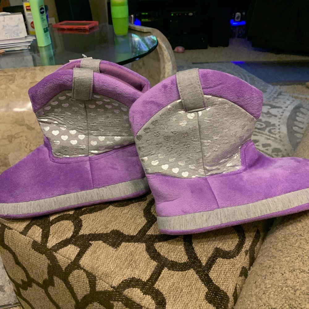 Girl’s slippers
